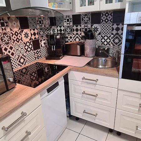 Charmant Logement Avec Jacuzzi Mantes-la-Jolie Esterno foto