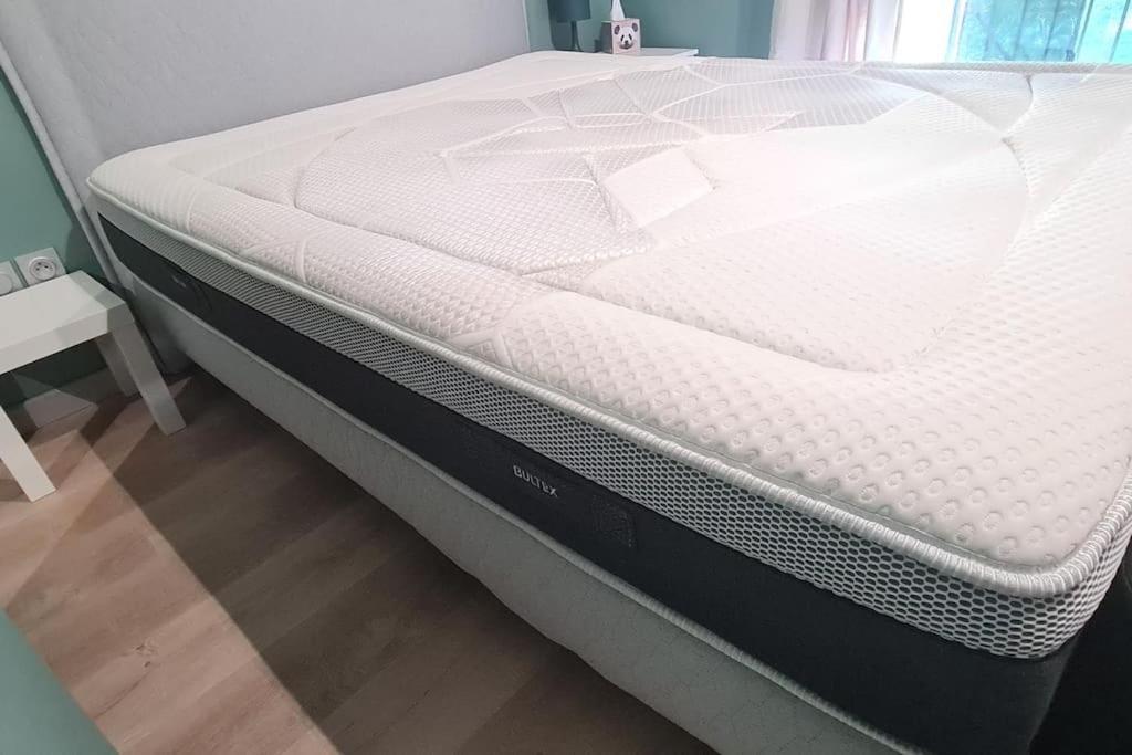 Charmant Logement Avec Jacuzzi Mantes-la-Jolie Esterno foto