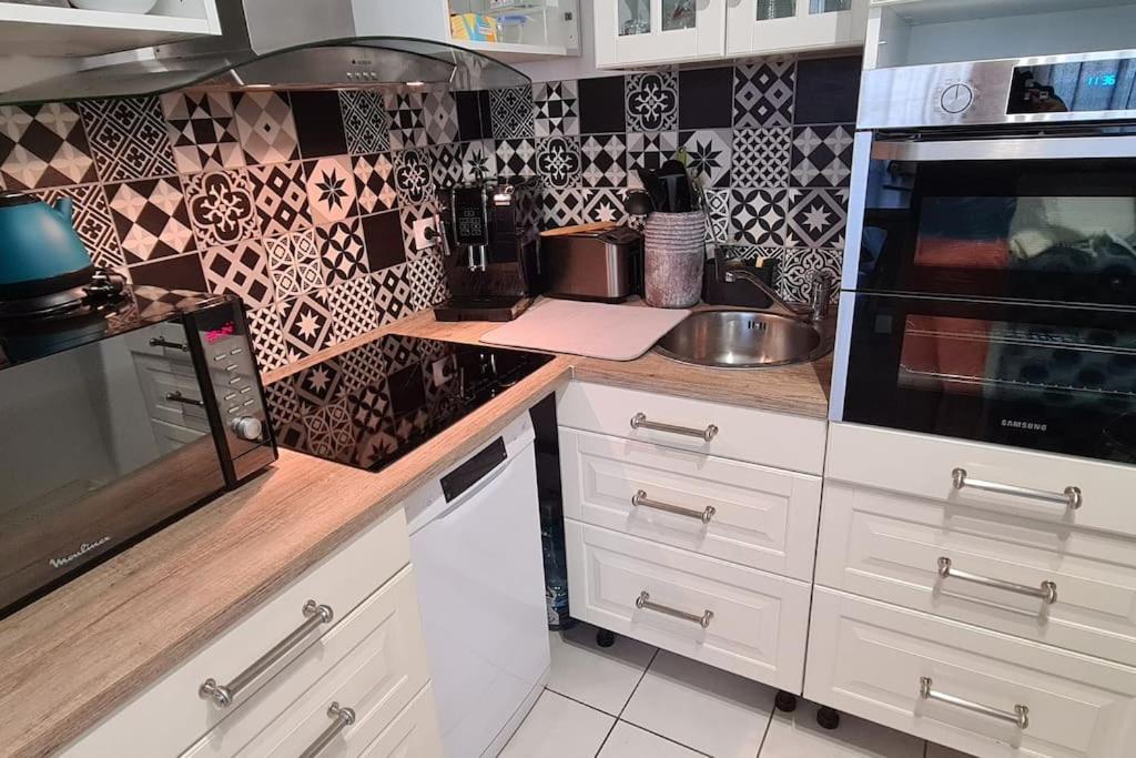 Charmant Logement Avec Jacuzzi Mantes-la-Jolie Esterno foto