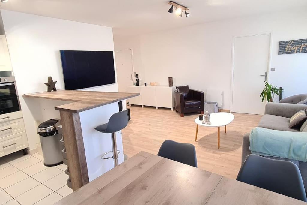 Charmant Logement Avec Jacuzzi Mantes-la-Jolie Esterno foto